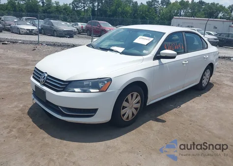 2013 Volkswagen Passat 2.5L S z USA, uszkodzony, nr VIN 1VWAP7A3XDC028293